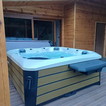 Casa de Férias Lesny Zakatek Basen, Sauna, Jacuzzi